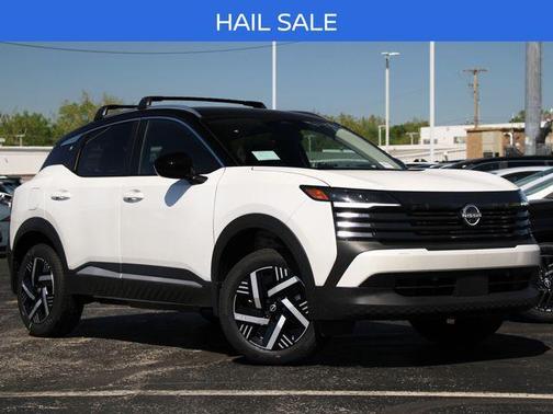 Aspen White Tricoat/Super Black 2026 Nissan Kicks SV