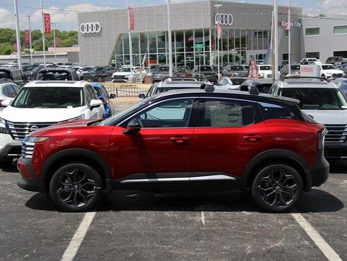 2025 Nissan Kicks SR