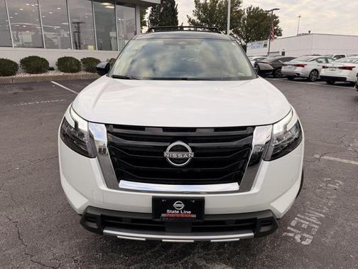 2025 Nissan Pathfinder Platinum 4WD