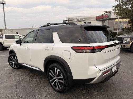 2025 Nissan Pathfinder Platinum 4WD