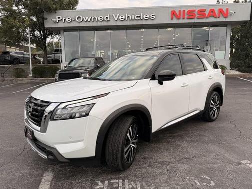 2025 Nissan Pathfinder Platinum 4WD