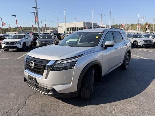 2025 Nissan Pathfinder SV 4WD