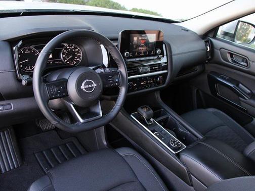 2025 Nissan Pathfinder SV 4WD