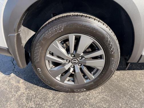 2025 Nissan Pathfinder SV 4WD