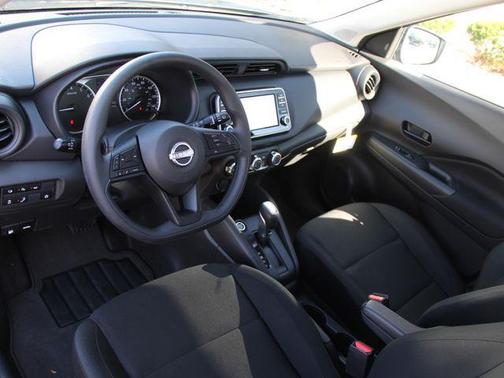 Gun Metallic 2025 Nissan Kicks S