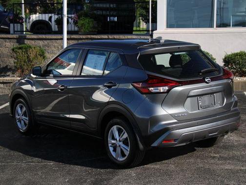 Gun Metallic 2025 Nissan Kicks S