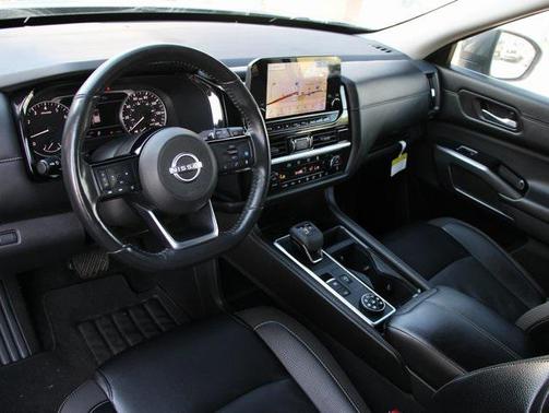 2024 Nissan Pathfinder SL 4WD