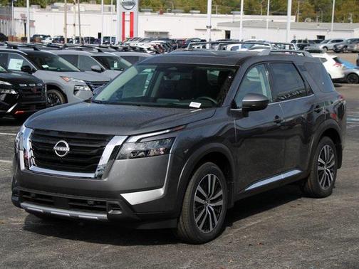2025 Nissan Pathfinder Platinum 4WD