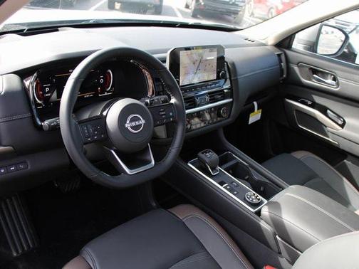 2025 Nissan Pathfinder Platinum 4WD