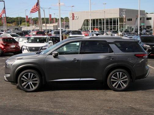 2025 Nissan Pathfinder Platinum 4WD