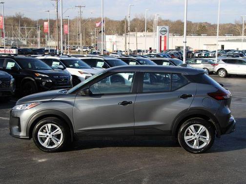 Gun Metallic 2025 Nissan Kicks S