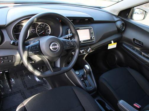 Gun Metallic 2025 Nissan Kicks S