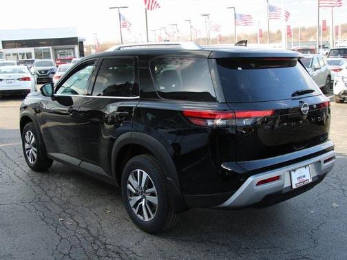 2025 Nissan Pathfinder SL 4WD