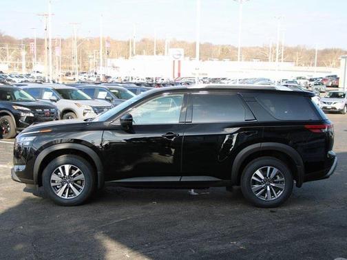 2025 Nissan Pathfinder SL 4WD