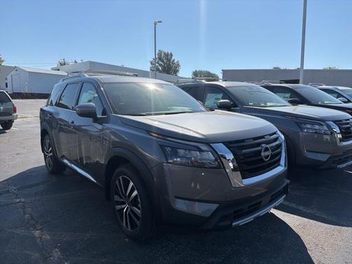 2025 Nissan Pathfinder Platinum 4WD
