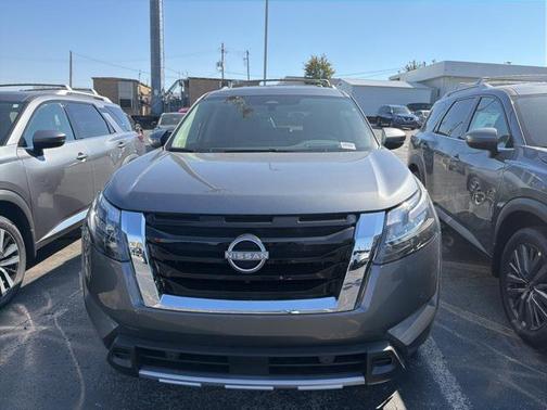 2025 Nissan Pathfinder Platinum 4WD