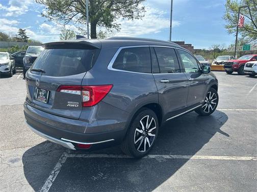 2022 Honda Pilot Touring 8-Passenger