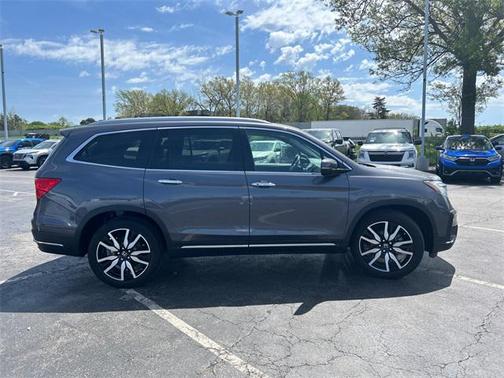 2022 Honda Pilot Touring 8-Passenger