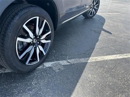 2022 Honda Pilot Touring 8-Passenger