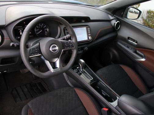 Electric Blue Metallic/Super Black 2024 Nissan Kicks SR