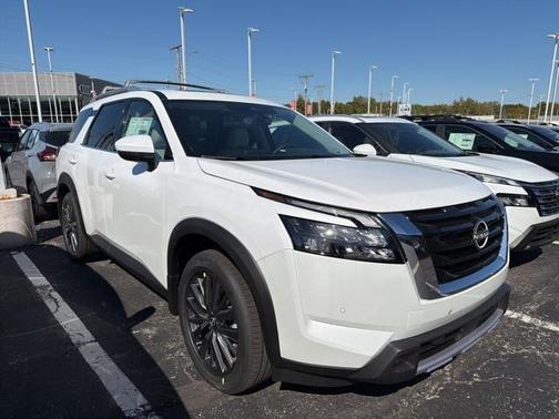2025 Nissan Pathfinder SL 4WD
