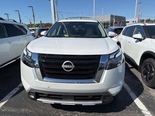 2025 Nissan Pathfinder SL 4WD