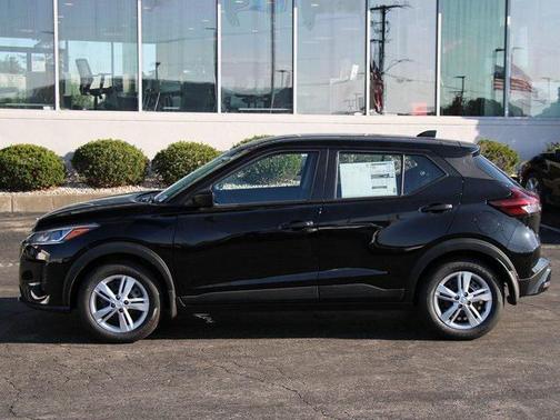 2025 Nissan Kicks S