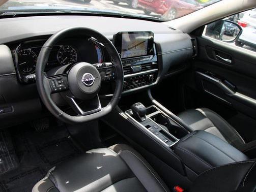 2023 Nissan Pathfinder SL FWD