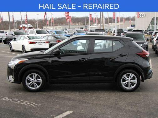 Super Black 2025 Nissan Kicks S