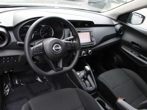 Super Black 2025 Nissan Kicks S