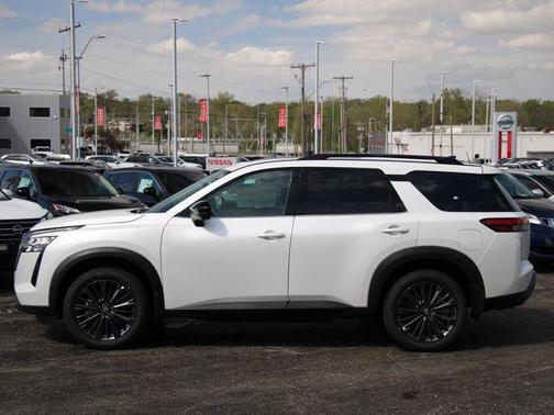 Everest White Pearl Tricoat 2026 Nissan Pathfinder SL
