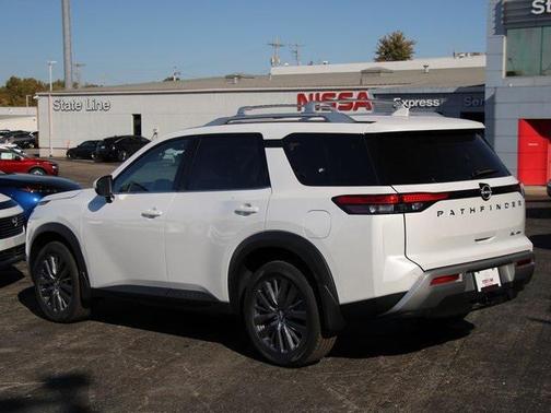 2025 Nissan Pathfinder SL 4WD