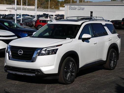 2025 Nissan Pathfinder SL 4WD