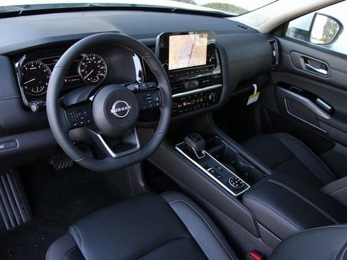 2025 Nissan Pathfinder SL 4WD