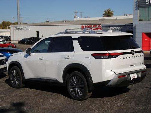 2025 Nissan Pathfinder SL 4WD
