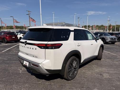 2025 Nissan Pathfinder SL 4WD