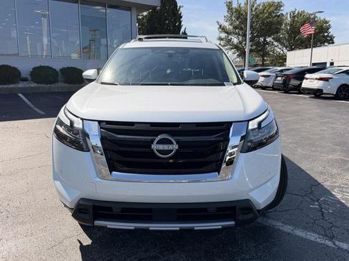2025 Nissan Pathfinder SL 4WD