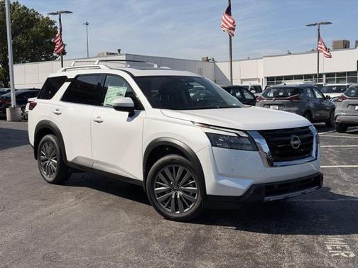 2025 Nissan Pathfinder SL 4WD