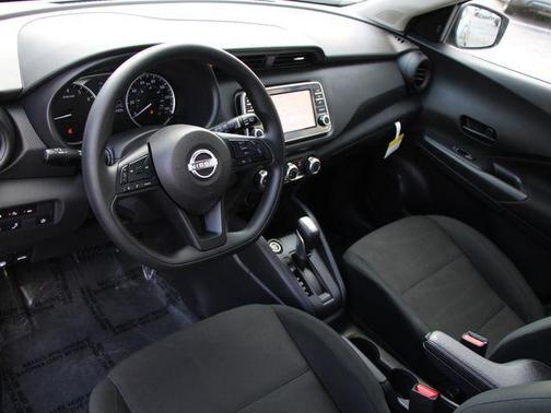 Gun Metallic 2025 Nissan Kicks S
