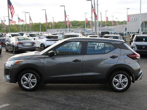 Gun Metallic 2025 Nissan Kicks S