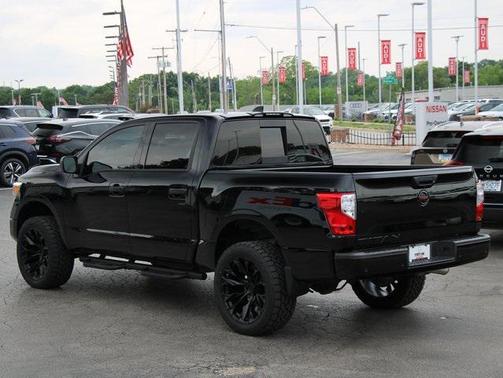 2024 Nissan Titan SV