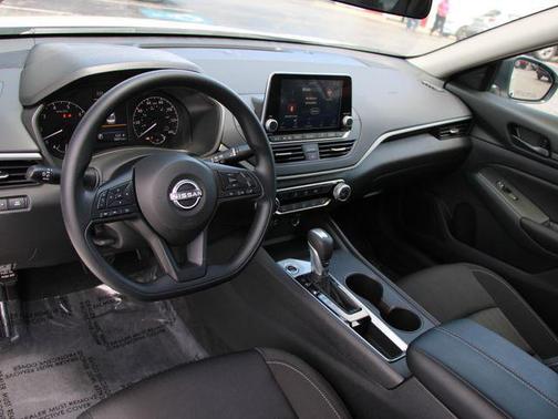 Glacier White 2025 Nissan Altima S FWD