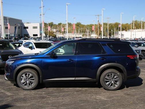 2025 Nissan Pathfinder SV 4WD