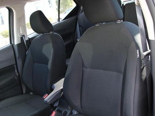 Gun Metallic 2025 Nissan Kicks S