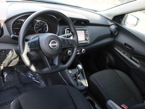 Gun Metallic 2025 Nissan Kicks S