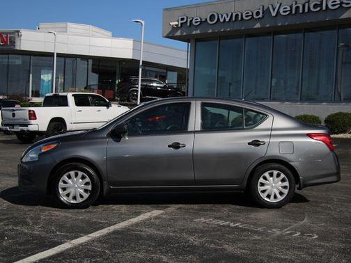 Gun Metallic 2016 Nissan Versa 1.6 S