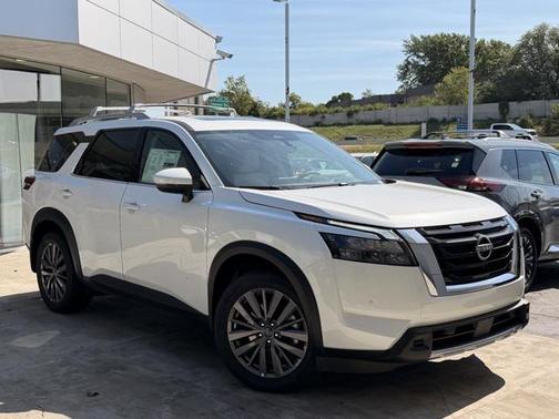 2025 Nissan Pathfinder SL 4WD