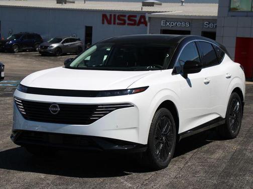 Everest White Pearl Tricoat/Super Black 2026 Nissan Murano Platinum