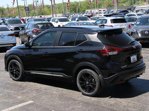 Super Black 2022 Nissan Kicks SR