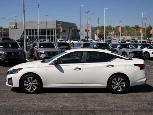 Glacier White 2025 Nissan Altima S FWD